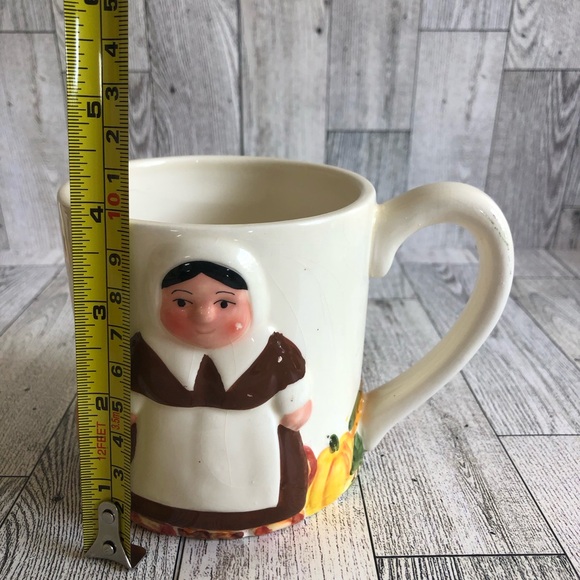 Publix - The Pilgrim Pair Of Thanksgiving Coffee Mugs 2 Ladies In Original Box - Picture 11 of 14